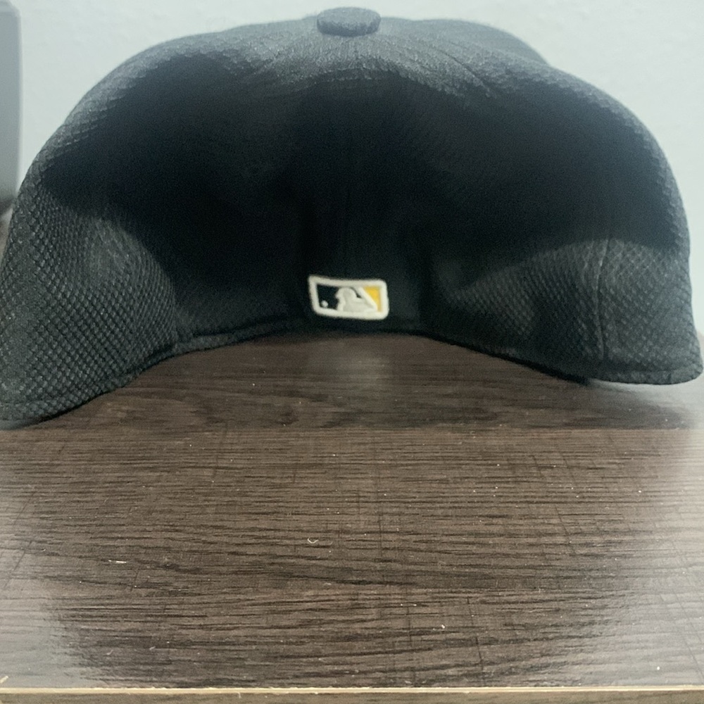 Pittsburgh Pirates Fitted Hat - Picture 2 of 4